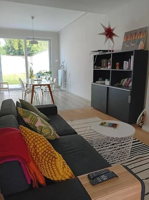 Spacieux Appartement 1 Chambre Double & Jardin contacts